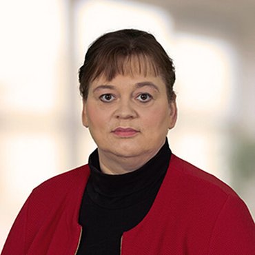 Das Bild zeigt die Fachdienstleiterin Anett Ludwig