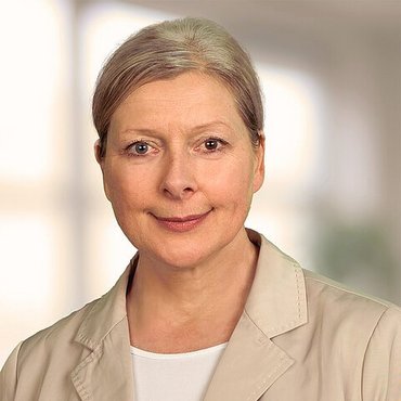 Das Bild zeigt die Fachdienstleiterin Beatrix Sorge