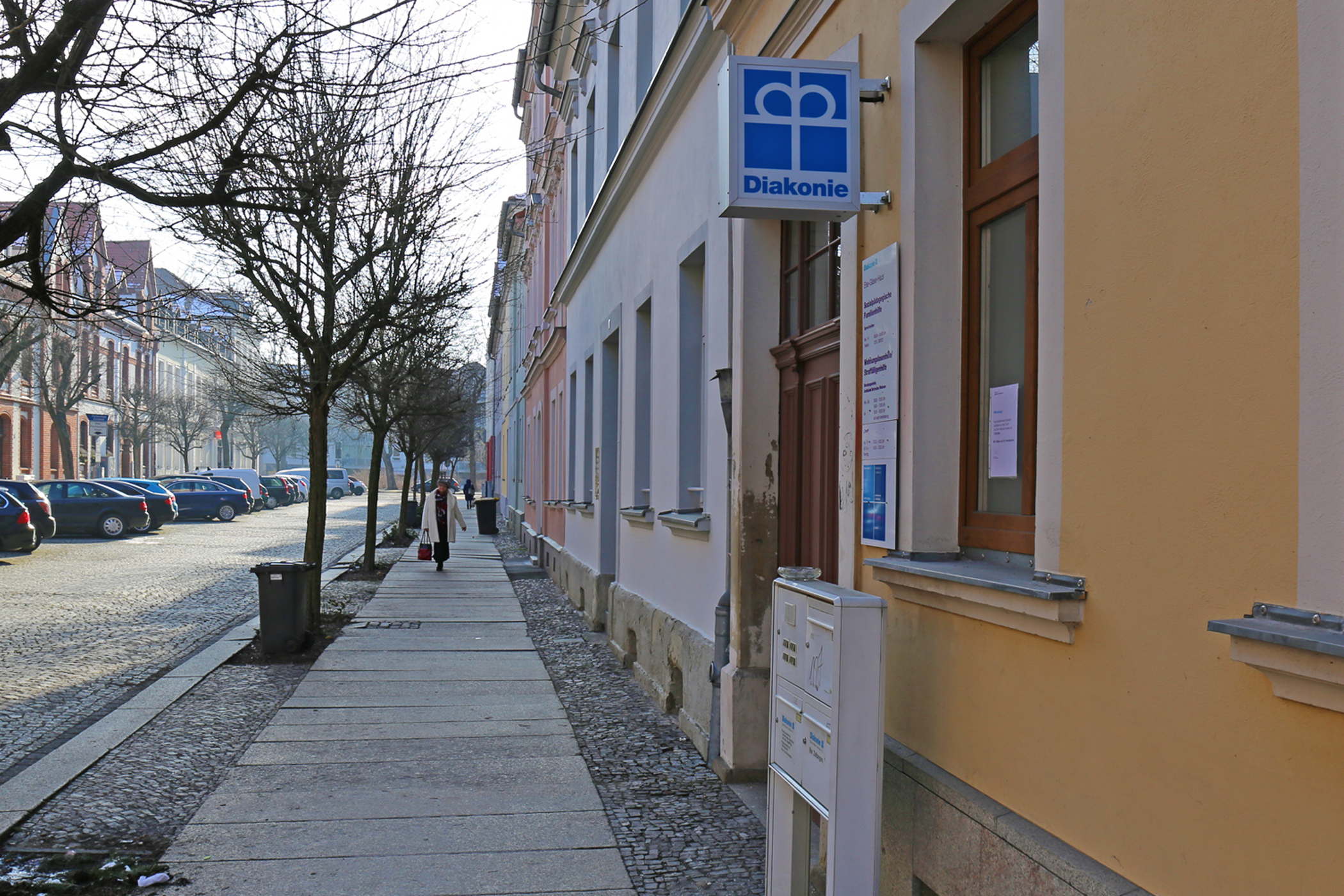 Die Römerstraße in Zwickau mit dem Gebäude des Tagestreffs